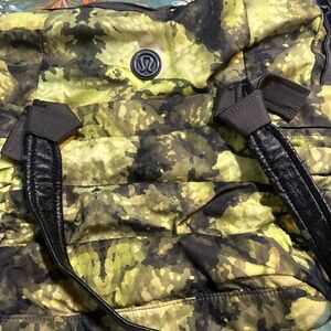 Lululemon Triumphant Tote Bag Deep Camo Creekside Camo Green Gym Diaper Bag